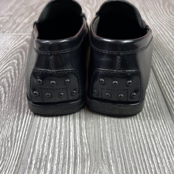 TODS Leather Driving Loafer - Quiet Luxury - Picture 5 of 10